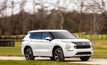 2022 Mitsubishi Outlander Front Three-Quarter Wallpapers 450x275 (3)