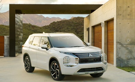 2022 Mitsubishi Outlander Front Three-Quarter Wallpapers 450x275 (26)