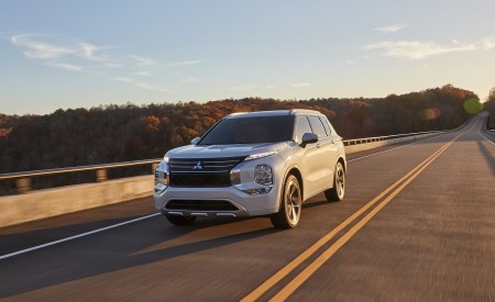 2022 Mitsubishi Outlander Front Three-Quarter Wallpapers 450x275 (5)