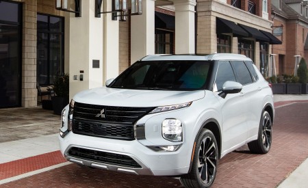2022 Mitsubishi Outlander Front Three-Quarter Wallpapers 450x275 (18)