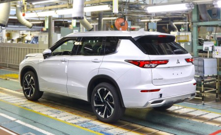 2022 Mitsubishi Outlander Production Wallpapers 450x275 (89)