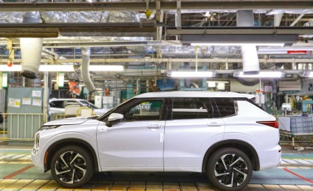 2022 Mitsubishi Outlander Production Wallpapers 450x275 (88)
