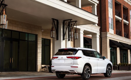 2022 Mitsubishi Outlander Rear Three-Quarter Wallpapers  450x275 (21)