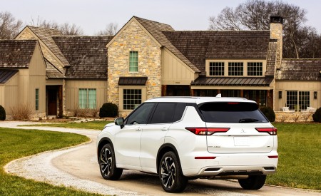 2022 Mitsubishi Outlander Rear Three-Quarter Wallpapers 450x275 (17)