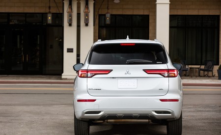 2022 Mitsubishi Outlander Rear Wallpapers 450x275 (22)