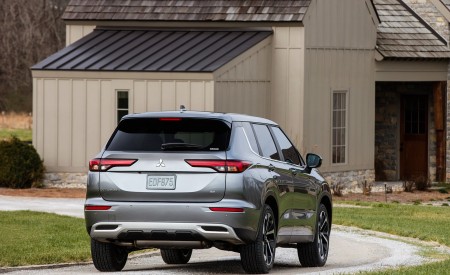 2022 Mitsubishi Outlander Rear Wallpapers 450x275 (14)