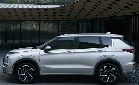 2022 Mitsubishi Outlander Side Wallpapers 450x275 (29)