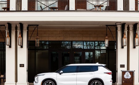 2022 Mitsubishi Outlander Side Wallpapers 450x275 (23)