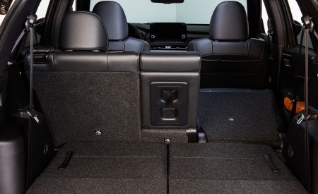 2022 Mitsubishi Outlander Trunk Wallpapers  450x275 (77)