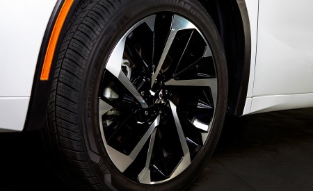 2022 Mitsubishi Outlander Wheel Wallpapers 450x275 (33)