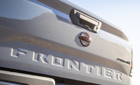 2022 Nissan Frontier Detail Wallpapers 450x275 (19)