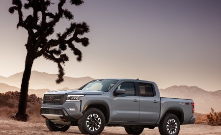 2022 Nissan Frontier Front Three-Quarter Wallpapers 450x275 (3)