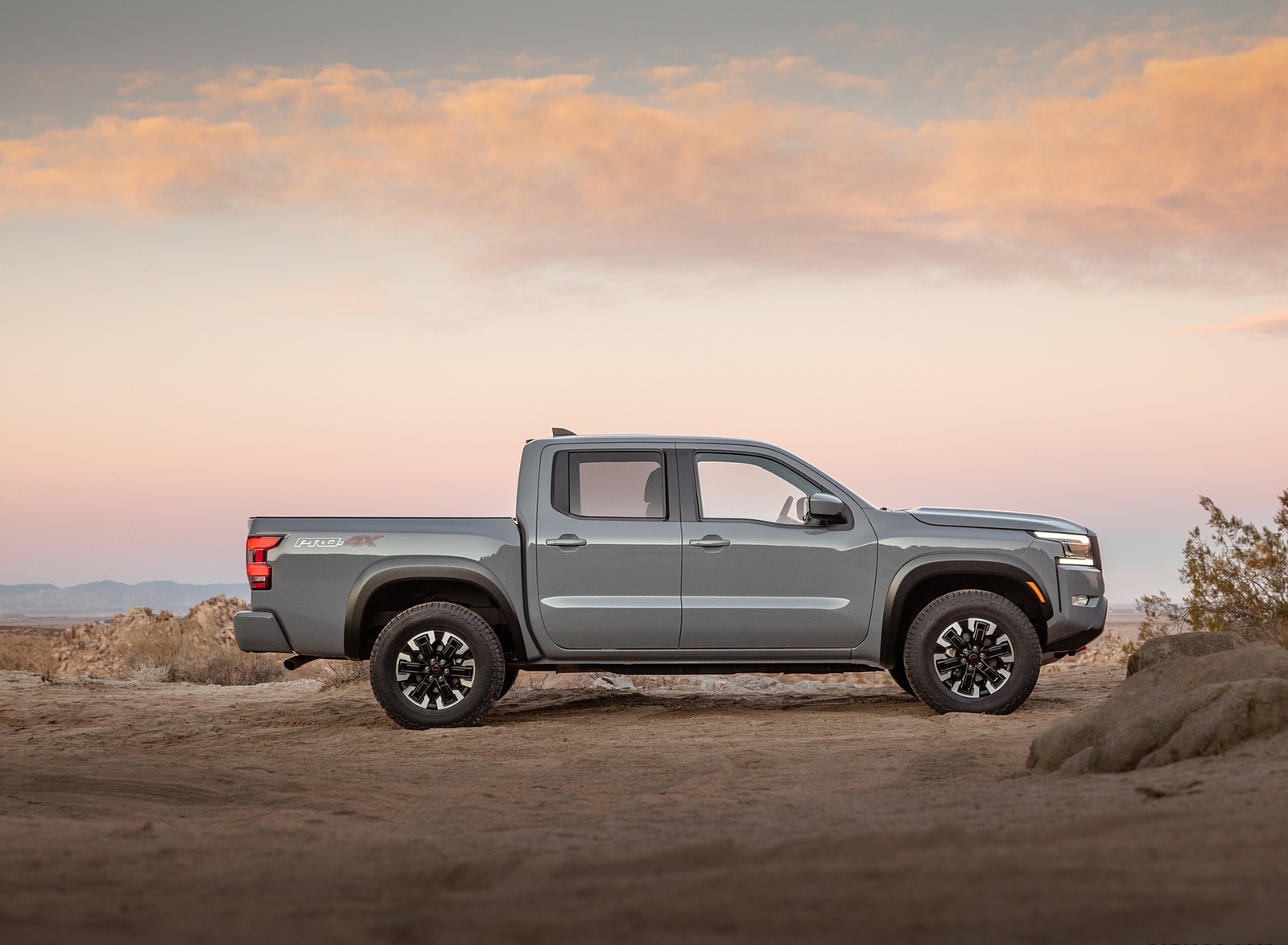 2022 Nissan Frontier Side Wallpapers (9)