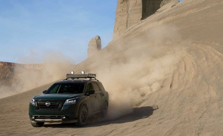 2022 Nissan Pathfinder Front Three-Quarter Wallpapers  450x275 (57)