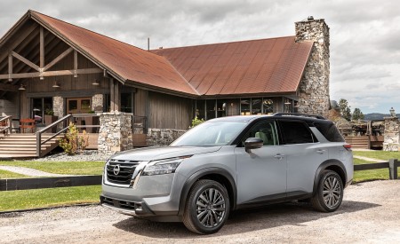 2022 Nissan Pathfinder Front Three-Quarter Wallpapers 450x275 (38)