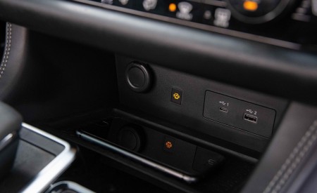 2022 Nissan Pathfinder Interior Detail Wallpapers 450x275 (31)