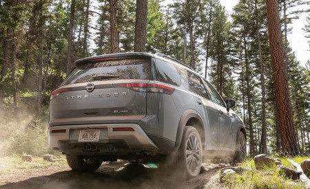 2022 Nissan Pathfinder Off-Road Wallpapers 450x275 (40)