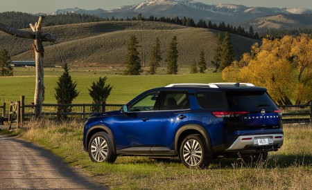 2022 Nissan Pathfinder Rear Three-Quarter Wallpapers 450x275 (49)