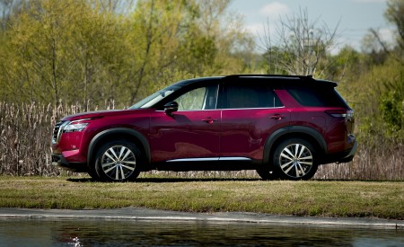 2022 Nissan Pathfinder Side Wallpapers 450x275 (47)