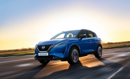 2022 Nissan Qashqai Front Three-Quarter Wallpapers  450x275 (120)