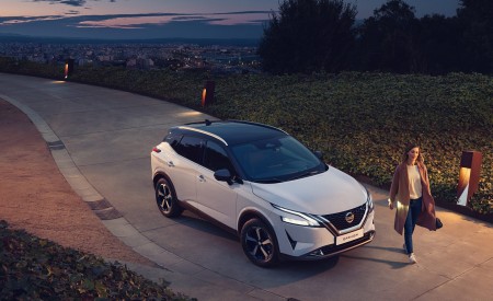 2022 Nissan Qashqai Front Three-Quarter Wallpapers 450x275 (159)