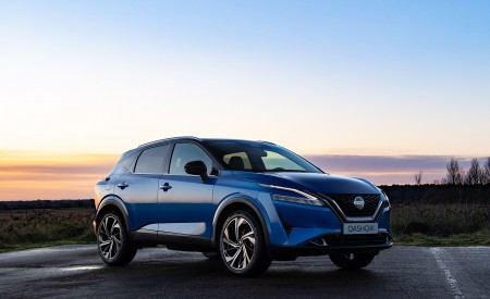 2022 Nissan Qashqai Front Three-Quarter Wallpapers  450x275 (124)