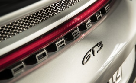 2022 Porsche 911 GT3 (Color: Dolomite Silver Metallic) Badge Wallpapers 450x275 (232)