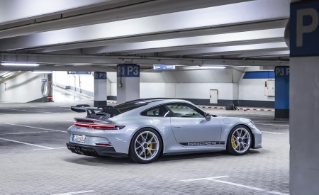 2022 Porsche 911 GT3 (Color: Dolomite Silver Metallic) Rear Three-Quarter Wallpapers 450x275 (224)