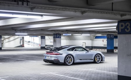 2022 Porsche 911 GT3 (Color: Dolomite Silver Metallic) Rear Three-Quarter Wallpapers 450x275 (225)