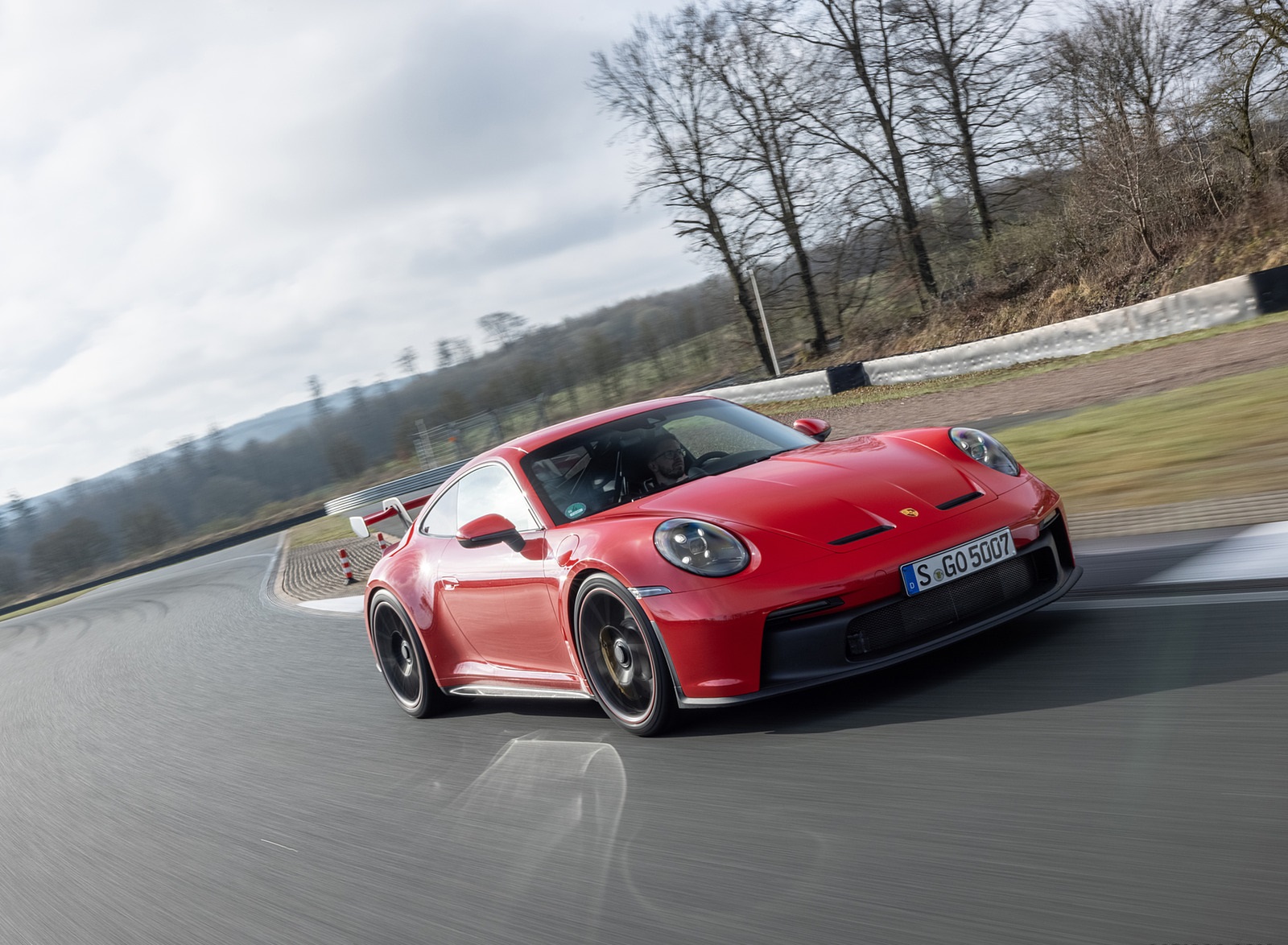 2022 Porsche 911 GT3 (Color: Guards Red) Front Three-Quarter Wallpapers (12)