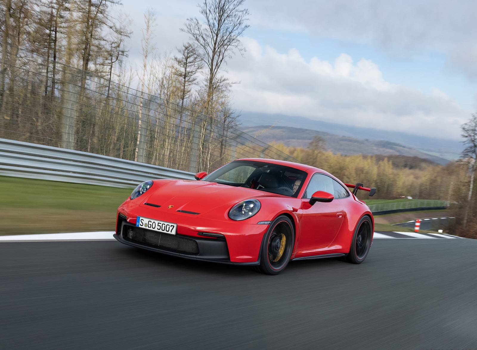 2022 Porsche 911 GT3 (Color: Guards Red) Front Three-Quarter Wallpapers (13)