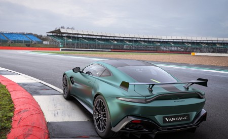 2021 Aston Martin Vantage F1 Edition Rear Three-Quarter Wallpapers 450x275 (2)