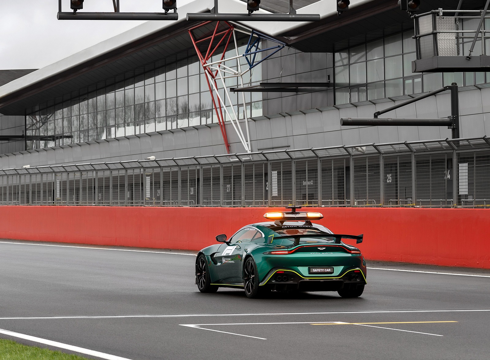 2021 Aston Martin Vantage Formula 1 Safety Car Rear Three-Quarter Wallpapers (14)