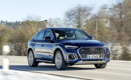 2021 Audi Q5 Sportback TFSI e (Color: Navarra Blue) Front Three-Quarter Wallpapers 450x275 (2)
