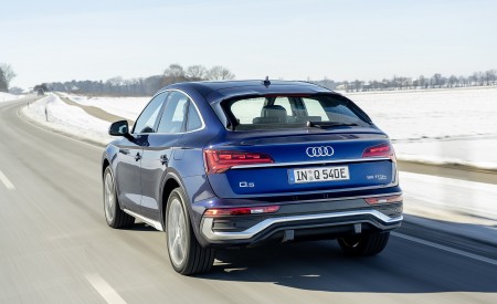 2021 Audi Q5 Sportback TFSI e (Color: Navarra Blue) Rear Three-Quarter Wallpapers 450x275 (3)