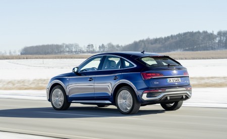 2021 Audi Q5 Sportback TFSI e (Color: Navarra Blue) Rear Three-Quarter Wallpapers 450x275 (4)