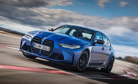 2021 BMW M3 Competition Sedan (Color: Frozen Portimao Blue Metallic) Front Three-Quarter Wallpapers 450x275 (29)