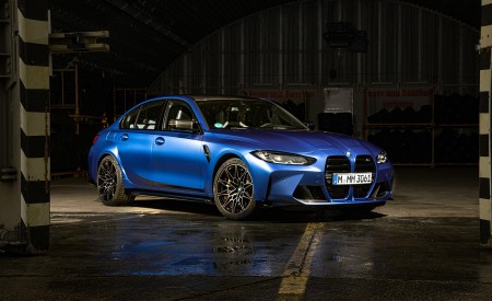 2021 BMW M3 Competition Sedan (Color: Frozen Portimao Blue Metallic) Front Three-Quarter Wallpapers 450x275 (78)