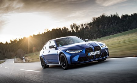 2021 BMW M3 Competition Sedan (Color: Frozen Portimao Blue Metallic) Front Three-Quarter Wallpapers 450x275 (43)