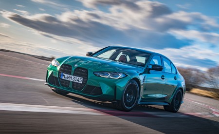 2021 BMW M3 Competition Sedan (Color: Isle of Men Green) Front Three-Quarter Wallpapers 450x275 (118)