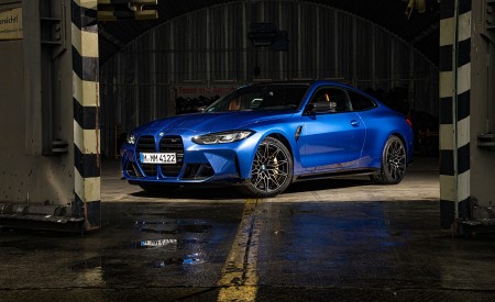 2021 BMW M4 Competition Coupe (Color: Portimao Blue) Front Three-Quarter Wallpapers 450x275 (51)