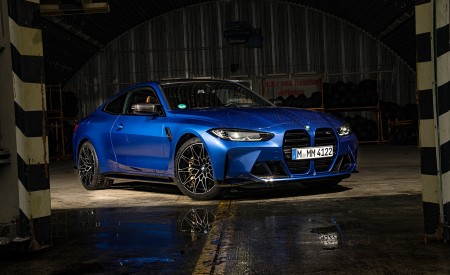 2021 BMW M4 Competition Coupe (Color: Portimao Blue) Front Three-Quarter Wallpapers 450x275 (52)
