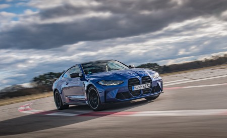 2021 BMW M4 Competition Coupe (Color: Portimao Blue) Front Three-Quarter Wallpapers 450x275 (28)