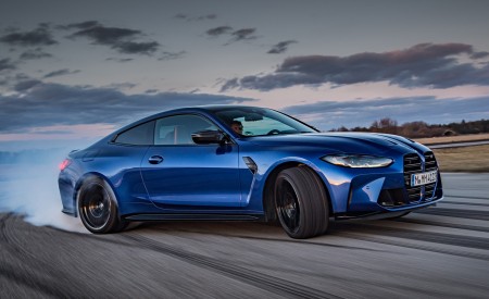 2021 BMW M4 Competition Coupe (Color: Portimao Blue) Front Three-Quarter Wallpapers 450x275 (20)