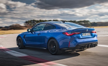 2021 BMW M4 Competition Coupe (Color: Portimao Blue) Rear Three-Quarter Wallpapers 450x275 (36)