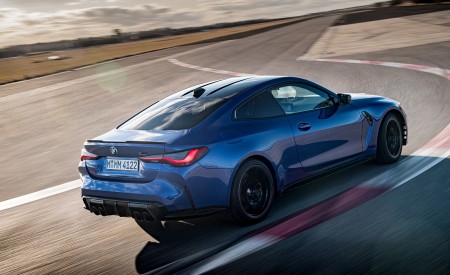 2021 BMW M4 Competition Coupe (Color: Portimao Blue) Rear Three-Quarter Wallpapers 450x275 (32)
