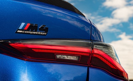 2021 BMW M4 Competition Coupe (Color: Portimao Blue) Tail Light Wallpapers 450x275 (62)