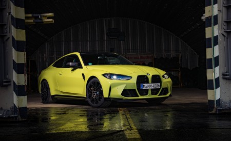 2021 BMW M4 Competition Coupe (Color: Sao Paulo Yellow) Front Three-Quarter Wallpapers 450x275 (102)