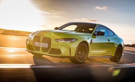 2021 BMW M4 Competition Coupe (Color: Sao Paulo Yellow) Front Three-Quarter Wallpapers 450x275 (81)