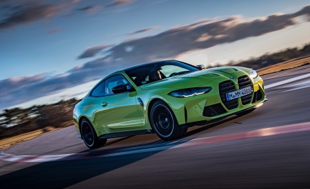 2021 BMW M4 Competition Coupe (Color: Sao Paulo Yellow) Front Three-Quarter Wallpapers 450x275 (87)